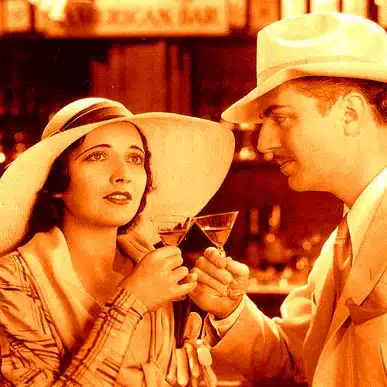 filmscene uit One Way Passage (1932) met cocktail - vierkant