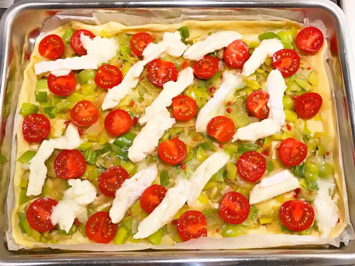 quiche met tomaat en Camembert met Crémant d’Alsace