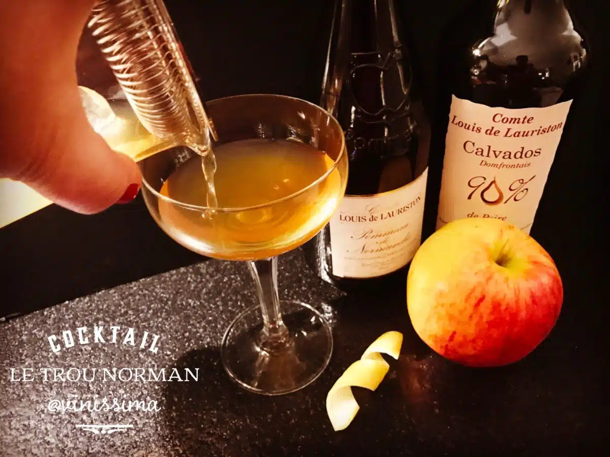 Cocktail Le Trou Normand met Calvados en Pommeau