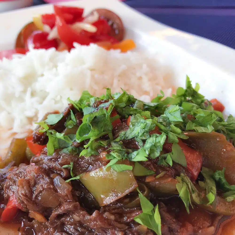 Panamese roja vieja y arroz con coco