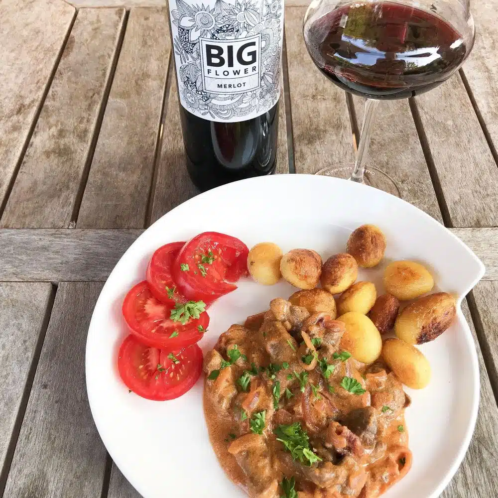 Boeuf Stroganoff en Big Flowers merlot Boeuf Stroganoff en Big Flowers merlot
