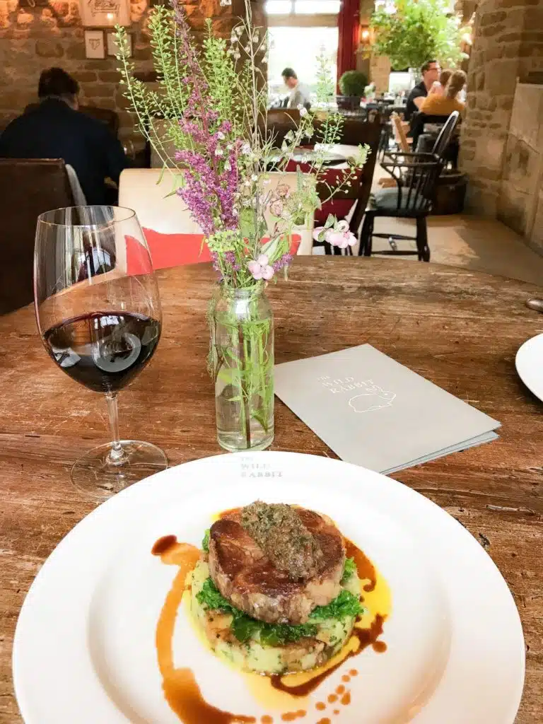 Lamsschouder bij The Wild Rabbit in Kingham