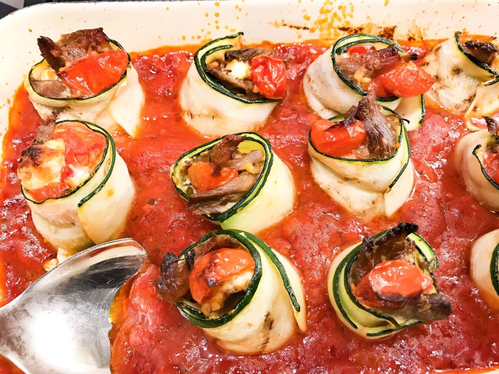courgette-cannelloni met confit de canard en tomatensaus