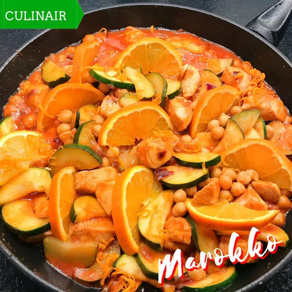 harissa-sinaasappelkip met courgette en kikkererwten