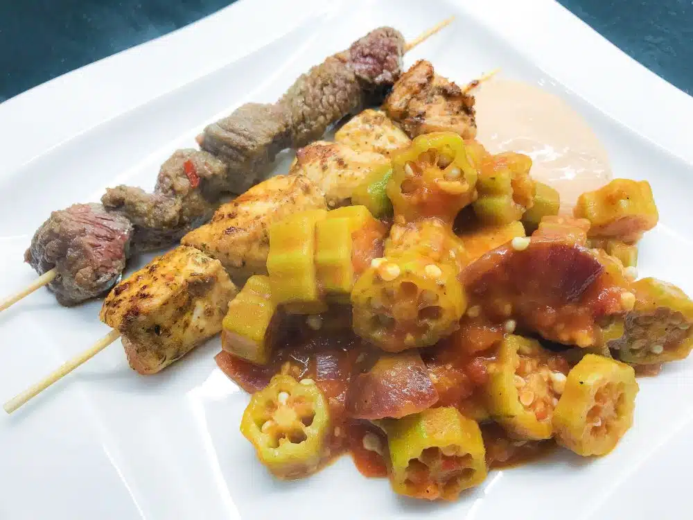 okra met tomaat en cajunspiezen okra met tomaat en cajunspiezen