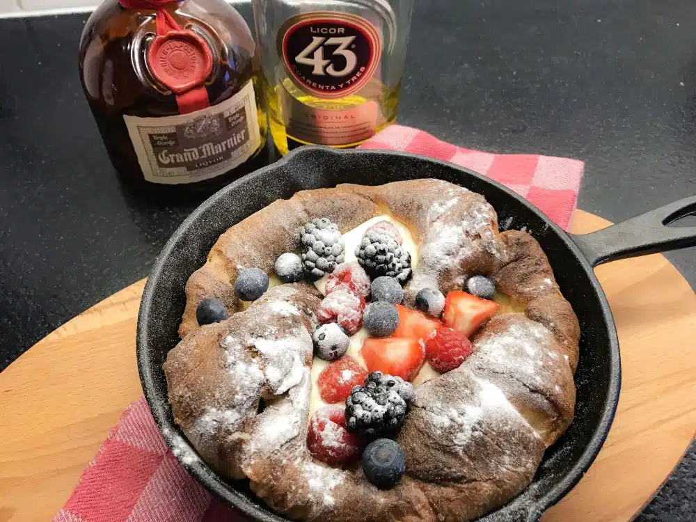 Dutch Baby met rood fruit en Licor 43