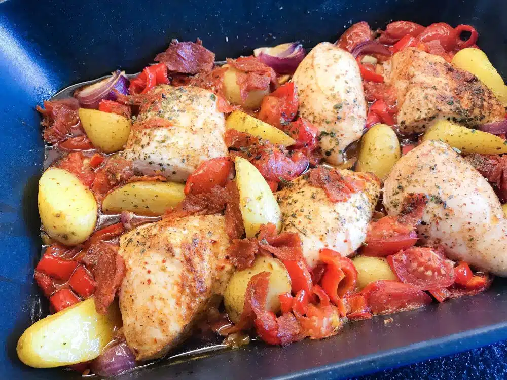 Spaanse ovenschotel met kip chorizo en gegrilde groenten