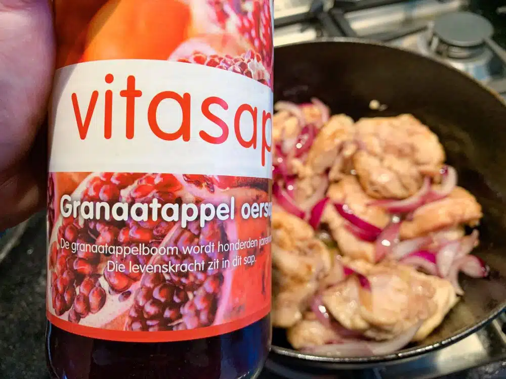 kip met granaatappelsap