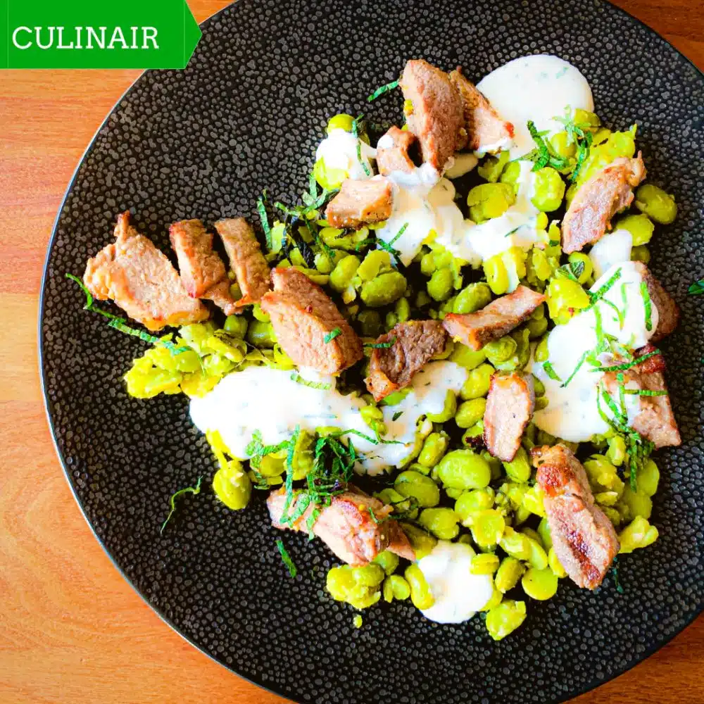 leftover lam met tuinbonen en fetadip