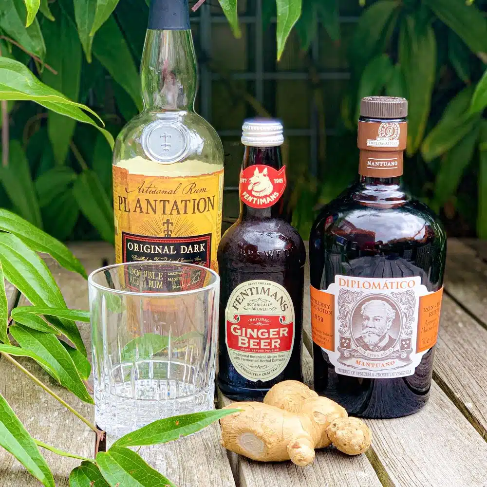 de ingrediënten voor Dark and Stormy