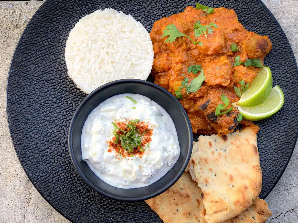 kip tikka masala met rijst en naanbrood