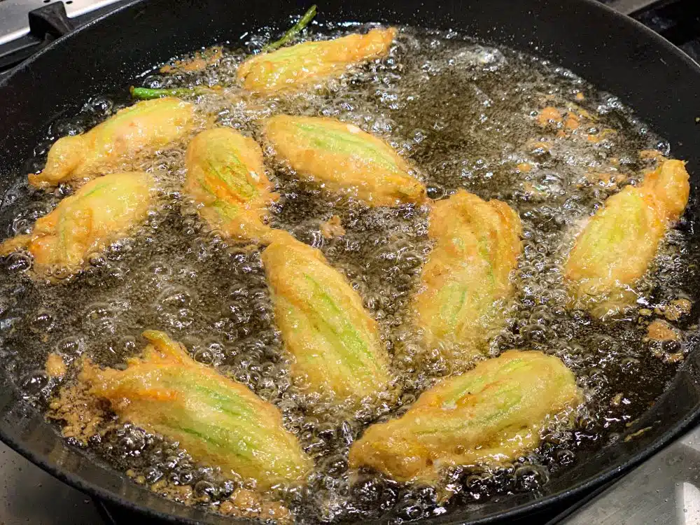 gefrituurde courgettebloemen
