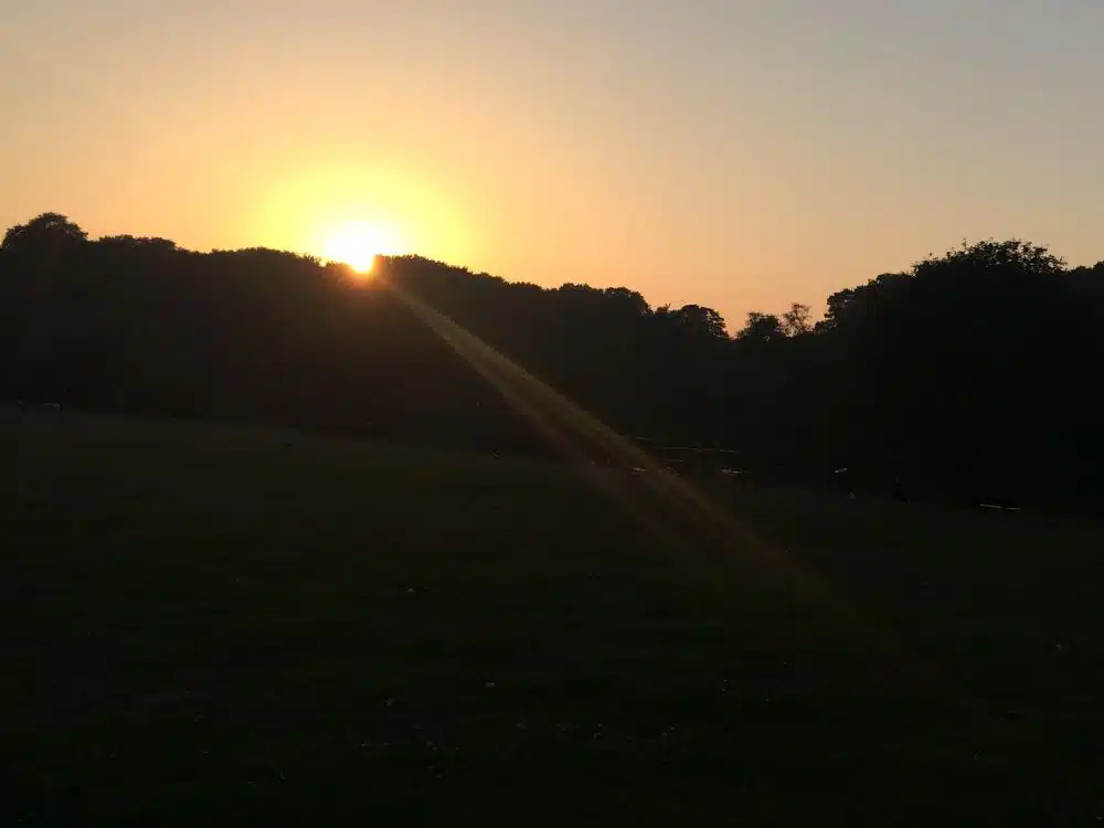 romantische picknick – zonsondergang romantische picknick - zonsondergang