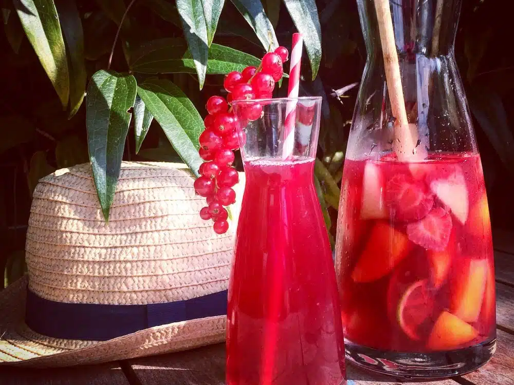 sangria met fruit