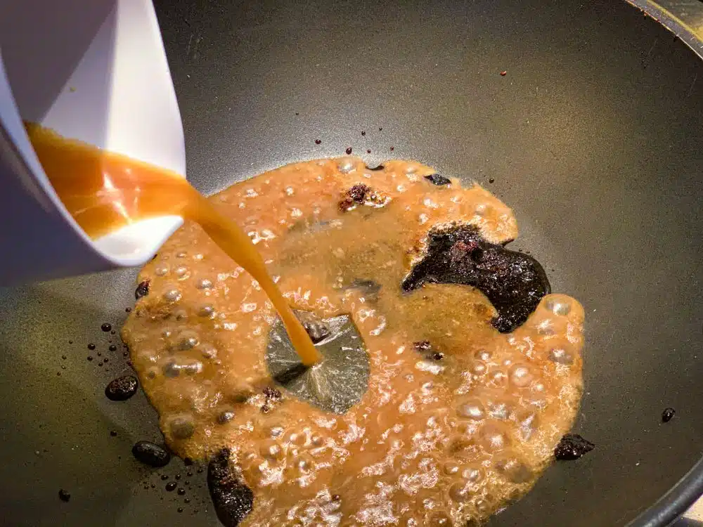 suikerstroop met lamsbouillon