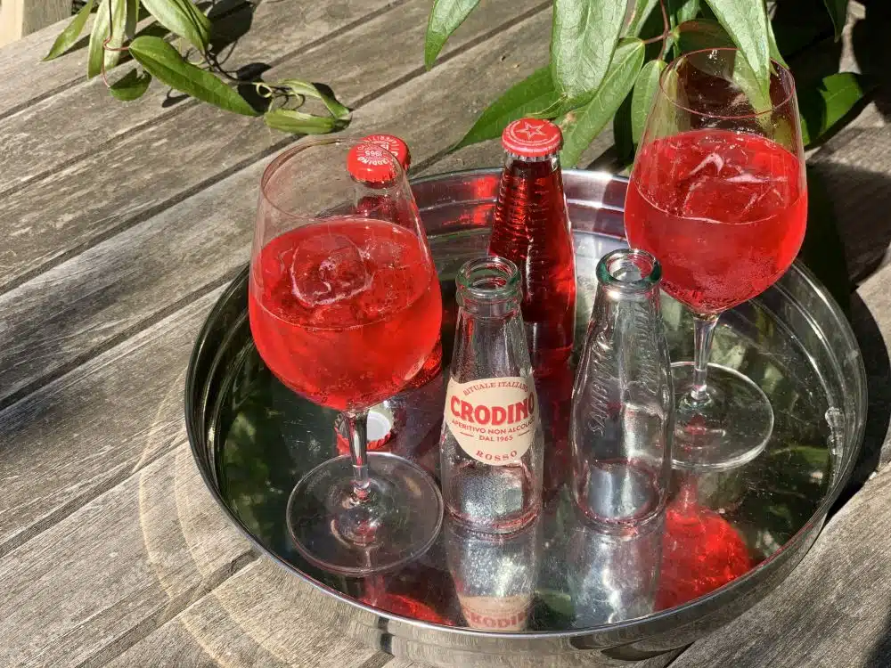 Sanbitter en Crodino Rosso on the rocks Sanbitter en Crodino Rosso on the rocks