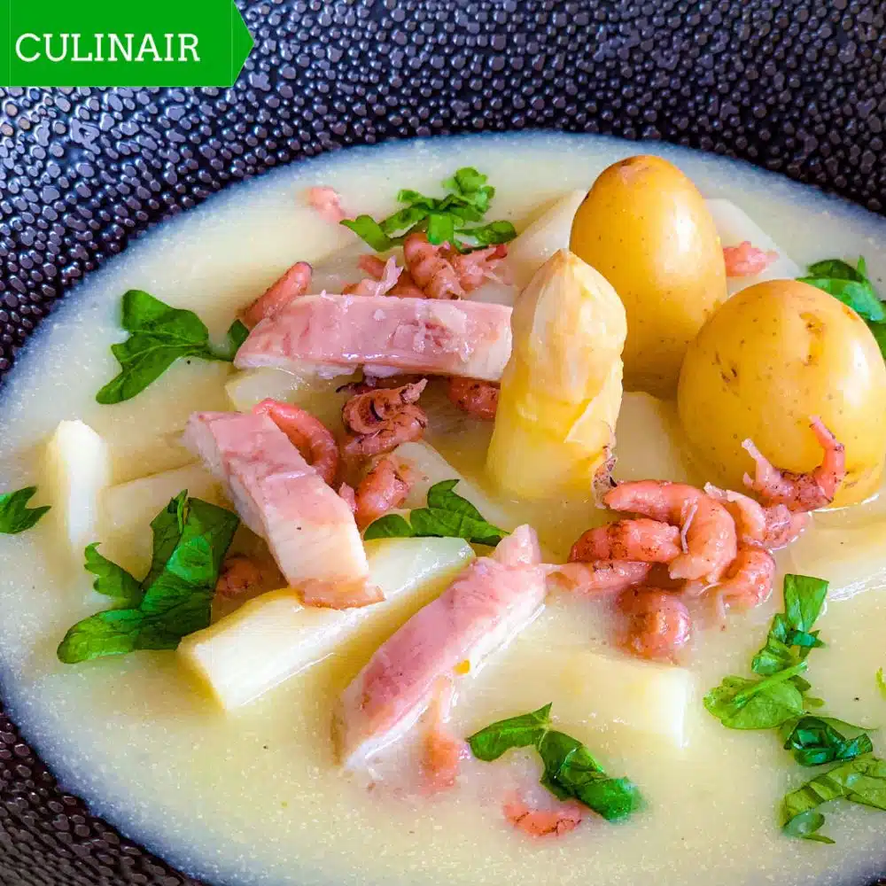 aspergesoep met paling en Hollandse garnaaltjes