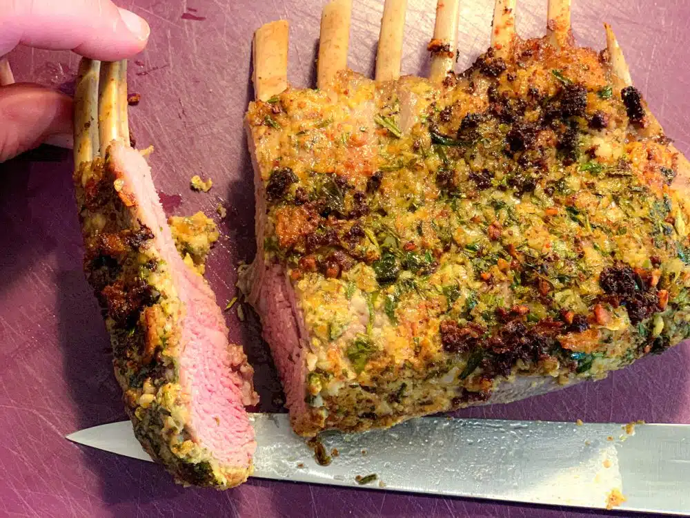 lamsrack met kruidenkorst