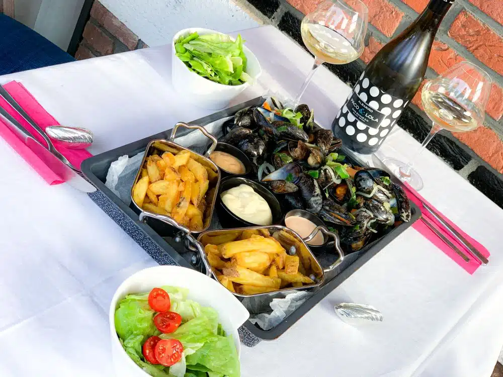 mosselpannetje met 2019 Rías Baixas albariño Paco & Lola