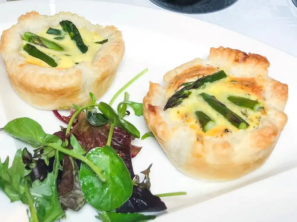 aspergequiche bij auxerrois aspergequiche bij auxerrois