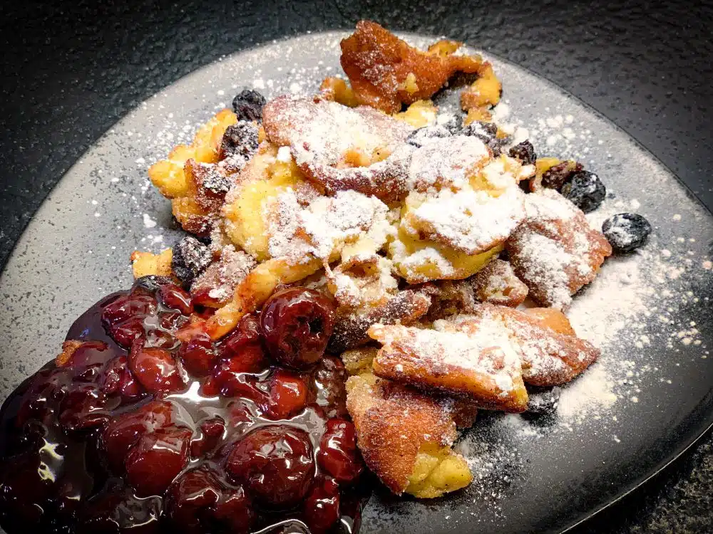 Kaiserschmarrn met warme kersen