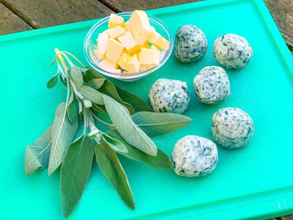 Ingrediënten gnudi met boter en salie