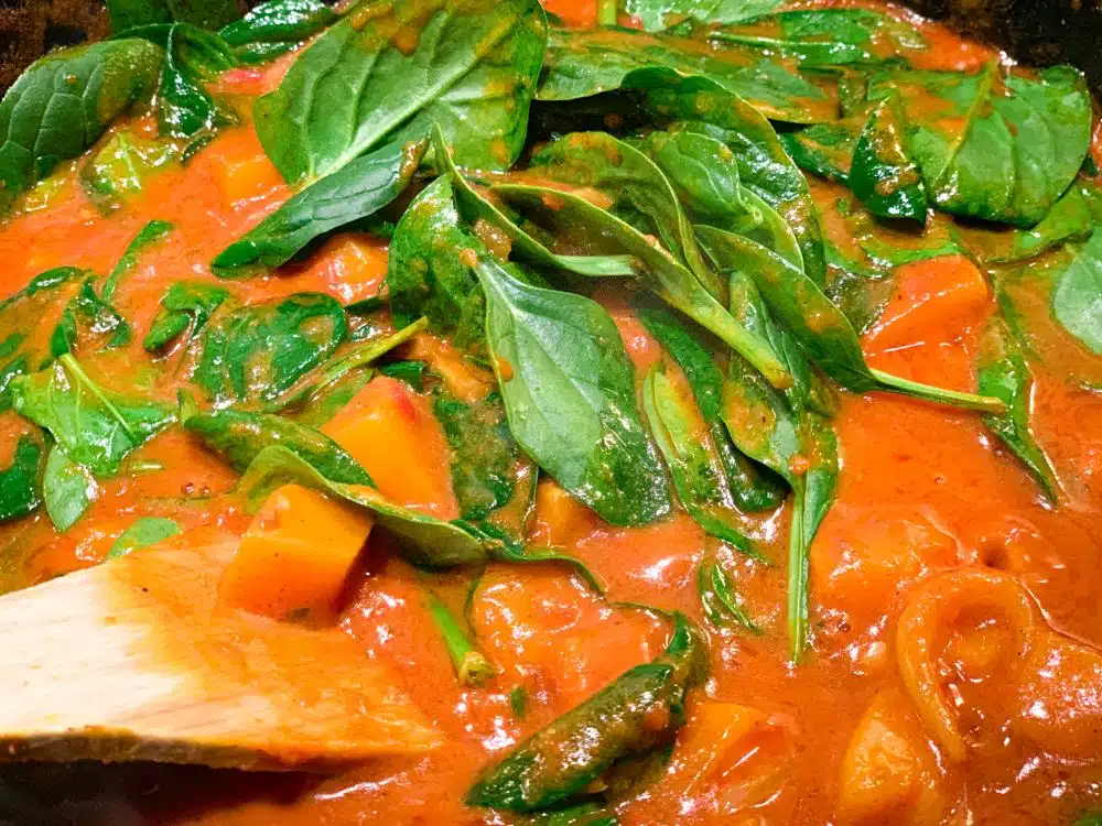 Pompoencurry met spinazie