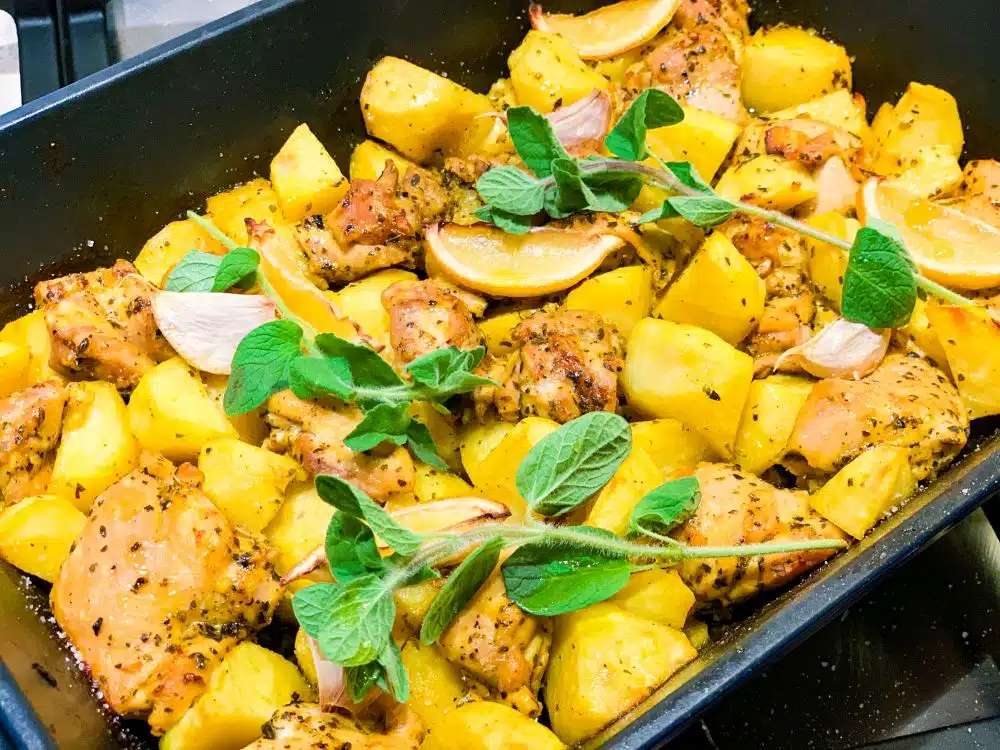Griekse ovenschotel kip aardappel en citroen Griekse ovenschotel kip aardappel en citroen