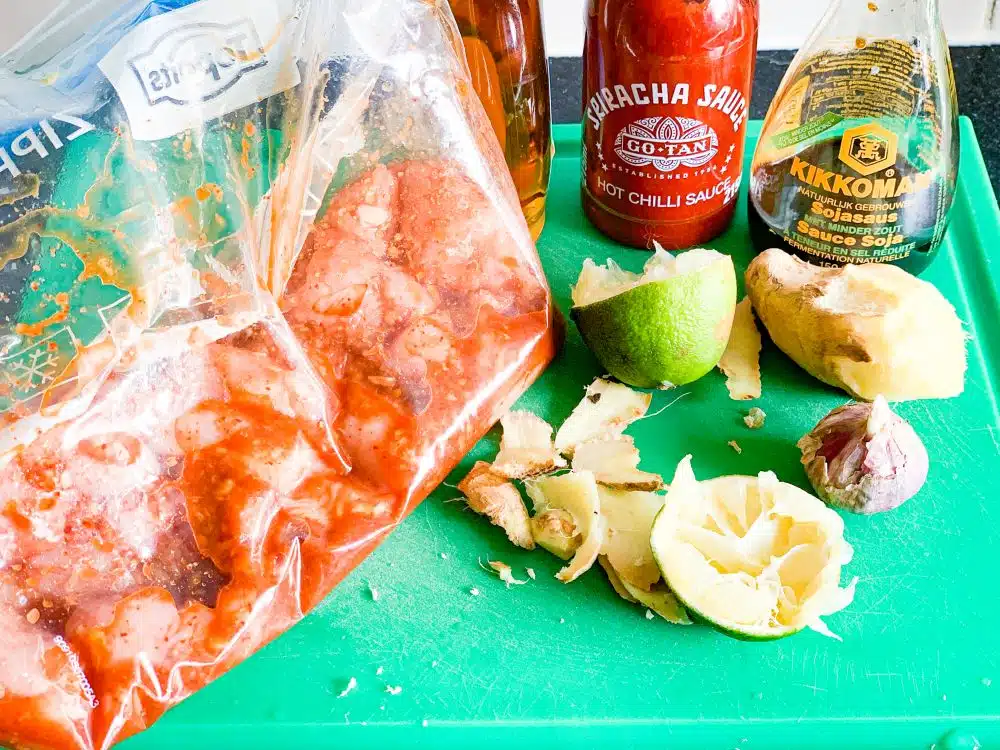 Ingrediënten Thaise honing-sriracha kipspiezen