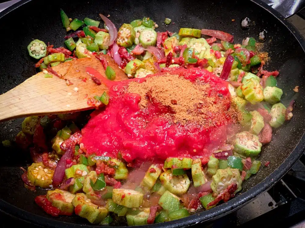 Okra tomaten stoof
