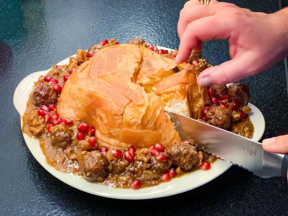 Shah plov aansnijden Shah plov aansnijden