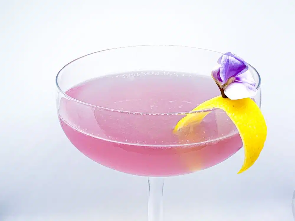 Aviation met Bean Blossom en lemon twist Takumi's Aviation met Bean Blossom en lemon twist