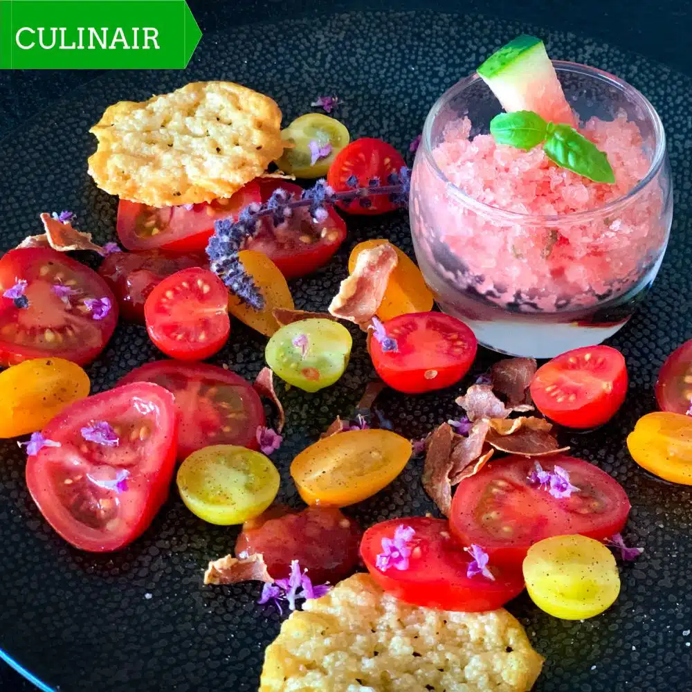 Tomaten - watermeloengranita - krokantje van Parmezaanse kaas