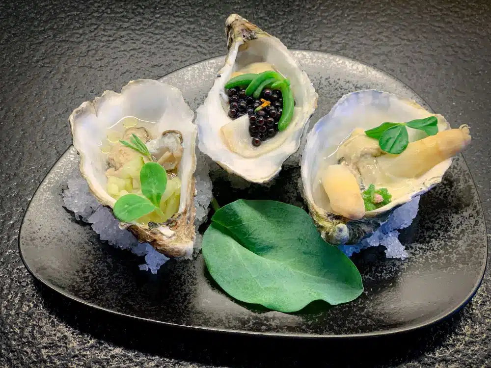 Trio van oesters met oyster leave