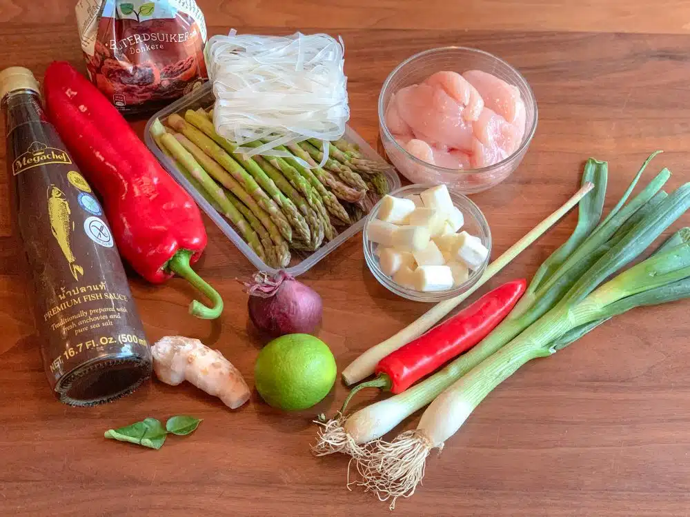 Ingrediënten Thaise aspergesoep met kokos en kip