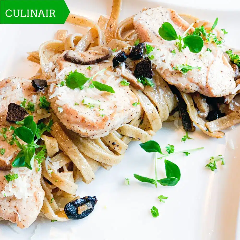 Truffelpasta met zwarte knoflook, shiitake en truffelkip