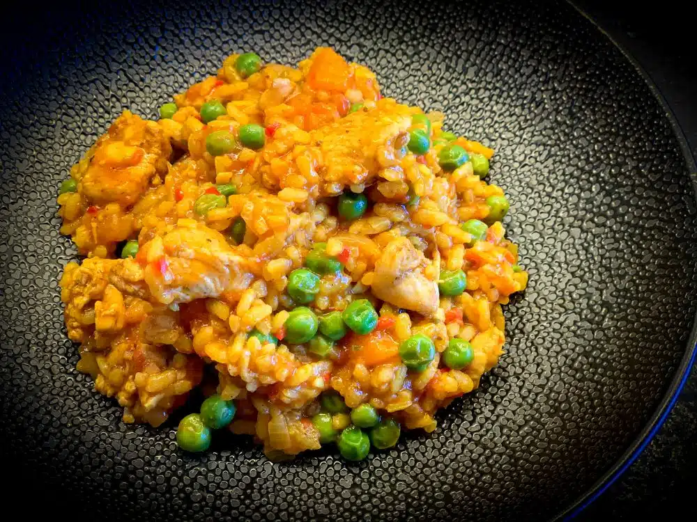 Arroz amarillo con pollo