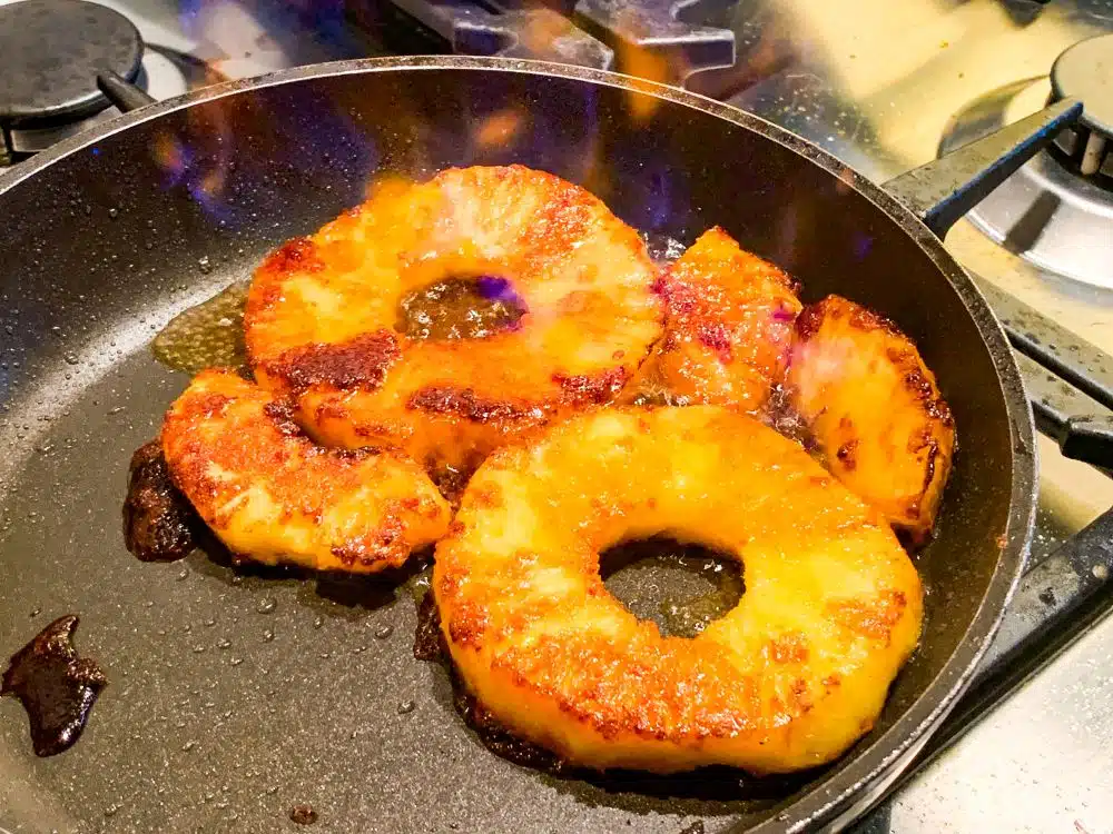 Ananas flamberen