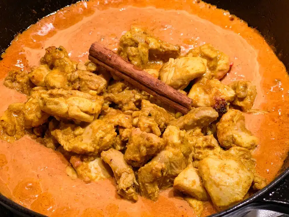 Butter chicken in romige tomatensaus Butter chicken in romige tomatensaus