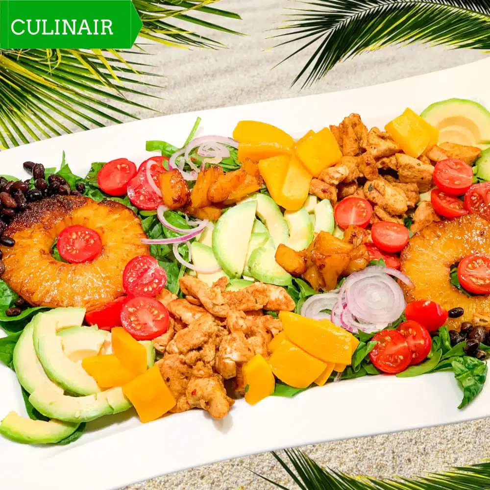 Caraïbische COBB-salade met kip en mangodressing