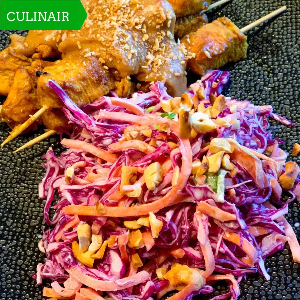 Coleslaw van paarse spitskool en wortel