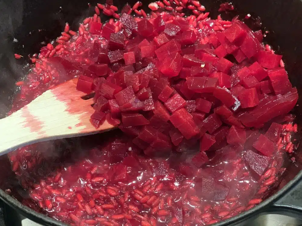 Bietenrisotto met blokjes rode biet Bietenrisotto met blokjes rode biet