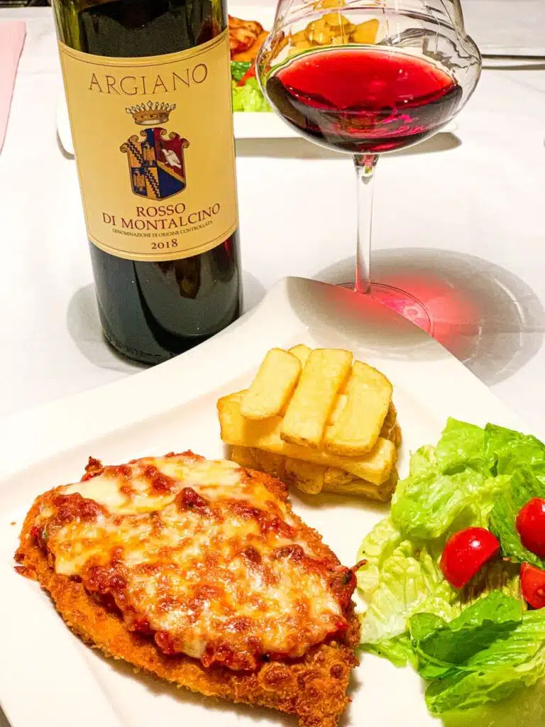 Rosso di Montalcino en schnitzel parmigiana Rosso di Montalcino en schnitzel parmigiana