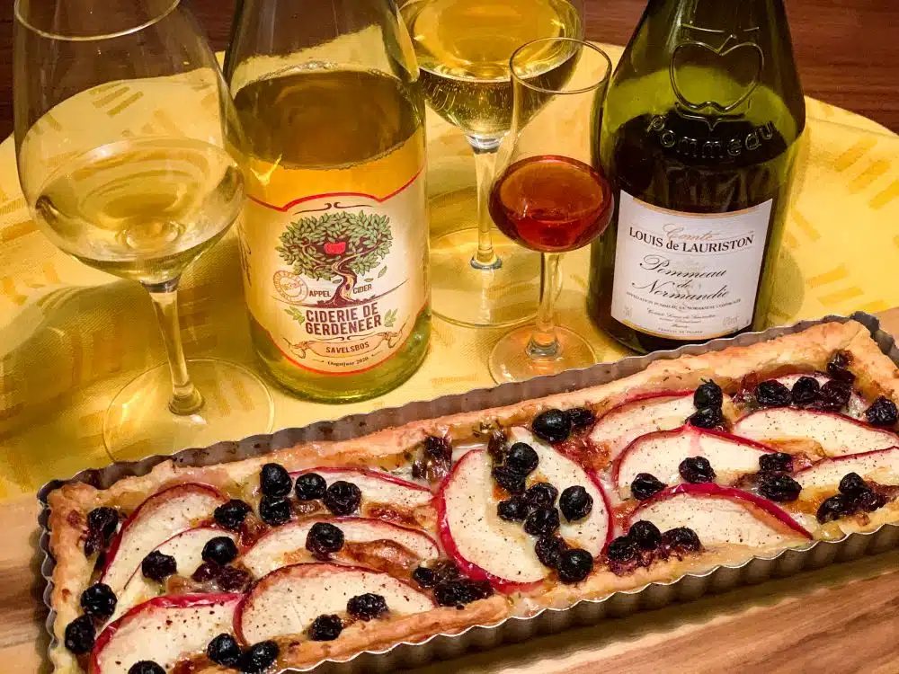 Cider en Pommeau bij hartige taart met brie en appel