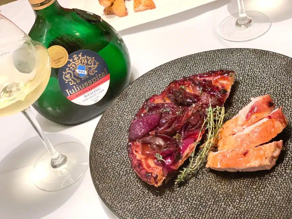 Tarte tatin met rode ui en Juliusspital riesling