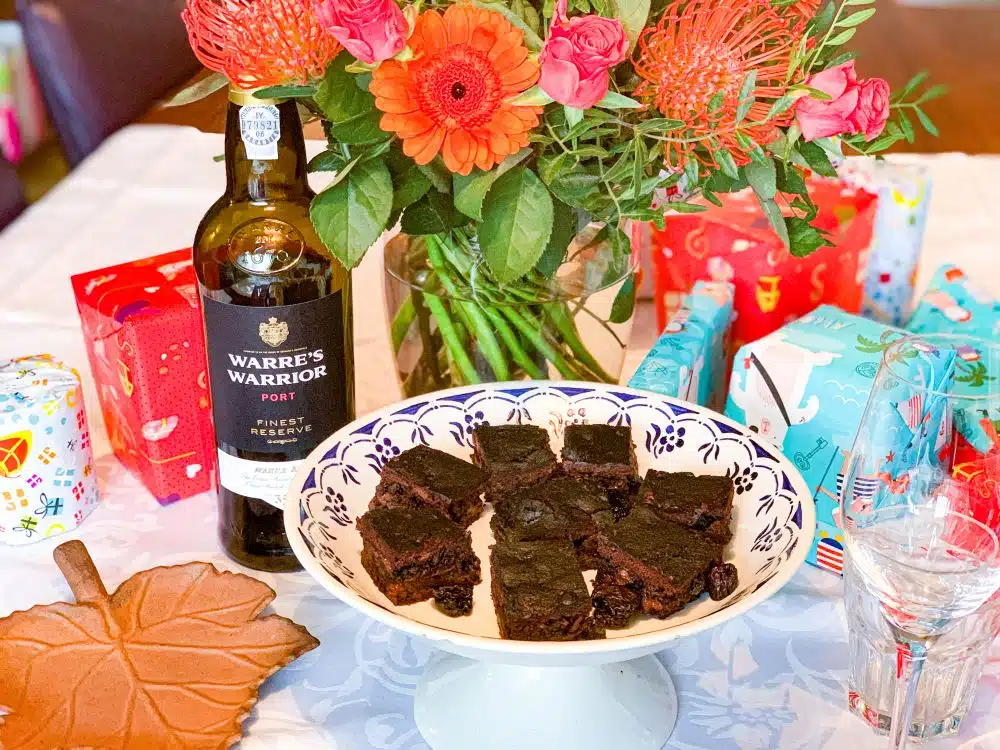 High Wine afsluiten met brownies en Warre’s Warrior finest reserve port High Wine afsluiten met brownies en Warre's Warrior finest reserve port