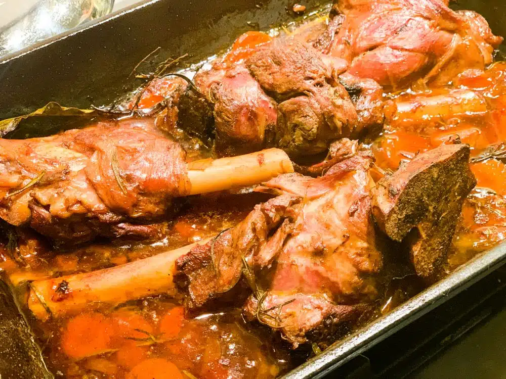 Lamsschenkels in de oven bereiden
