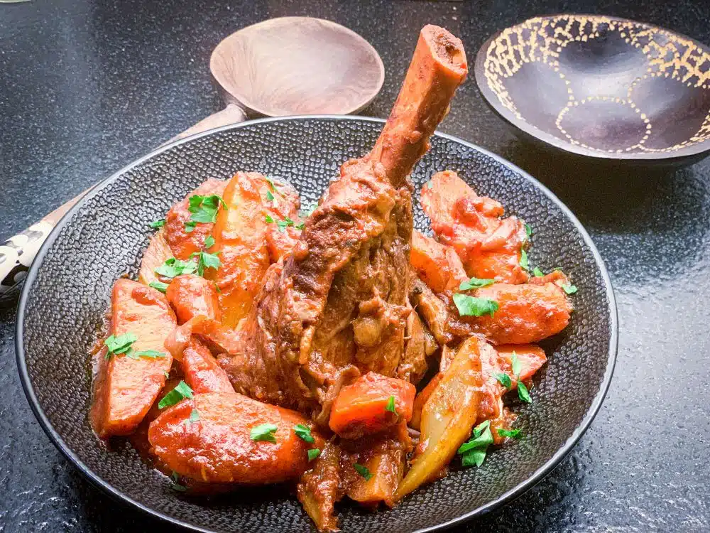 Lamsschenkel potjie-stijl Lamsschenkel potjie-stijl