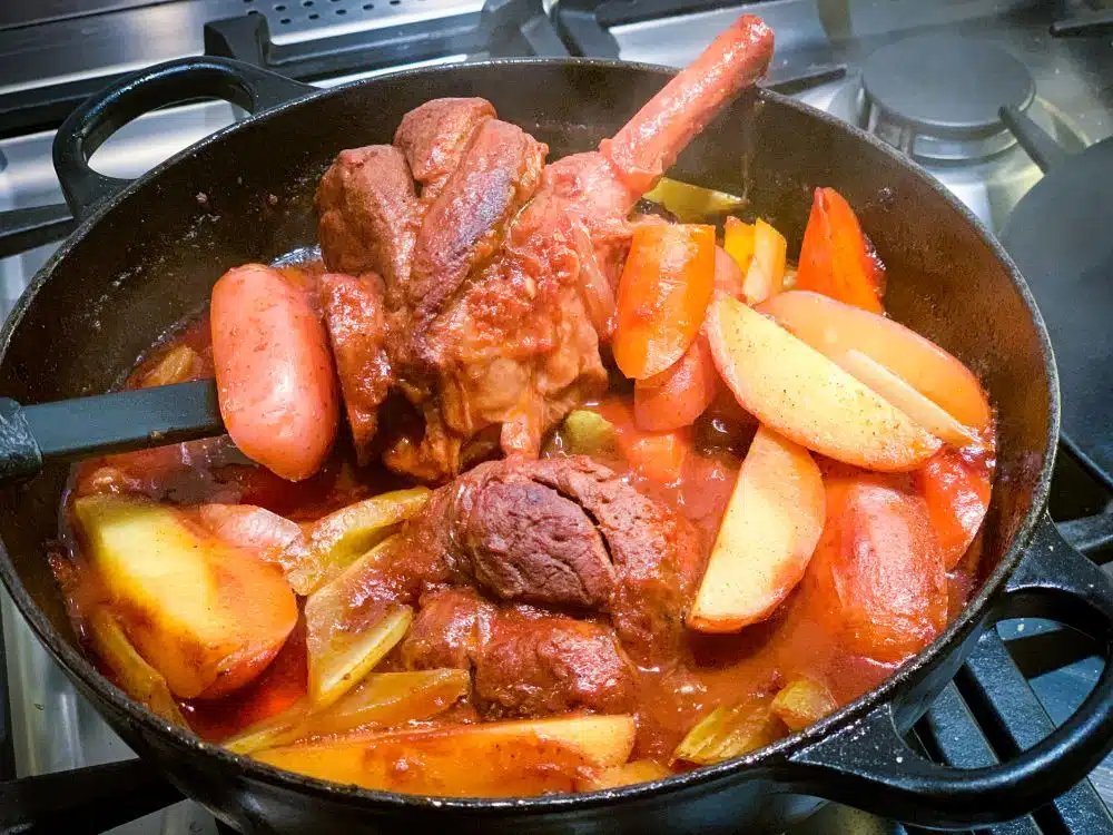 Lamsschenkel potjie Lamsschenkel potjie