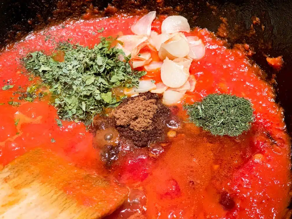 Makhani-saus met specerijen